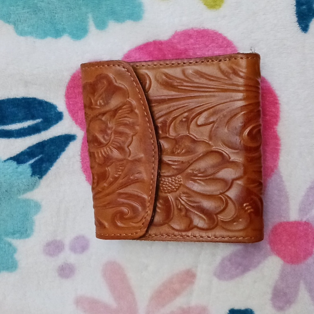 COPY - Patricia Nash tooled wallet